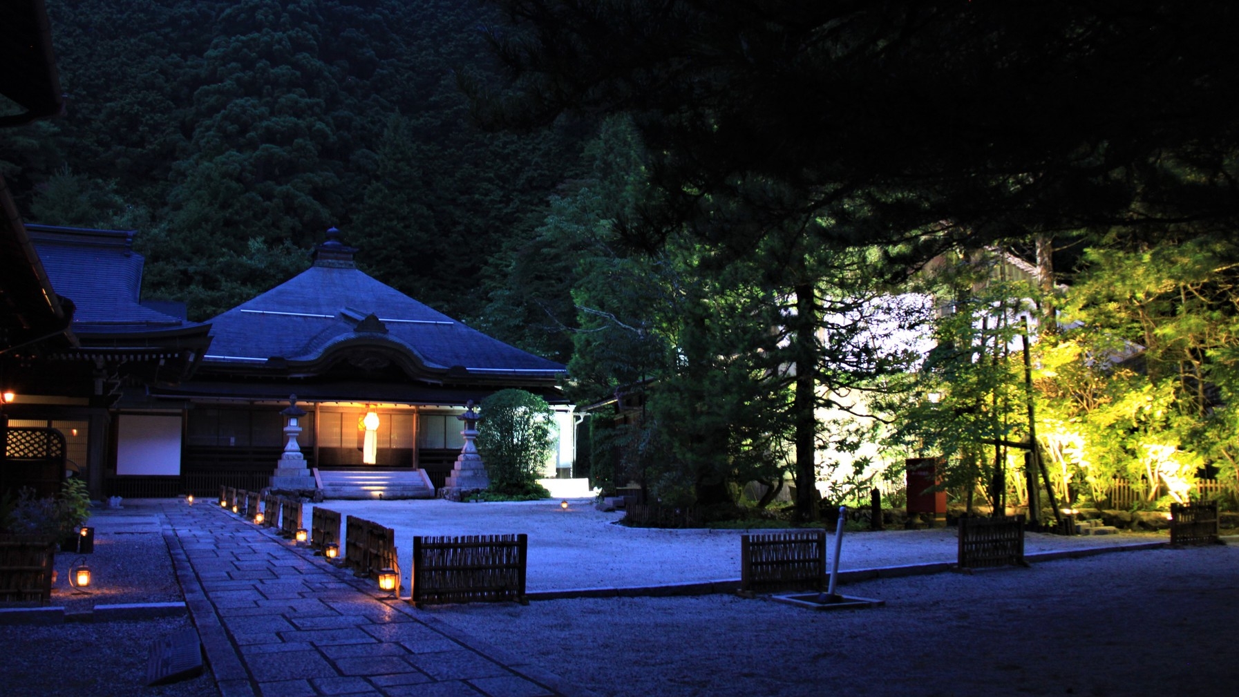 【生麩がもっちり●豆乳 精進鍋】＜高野山・西門院の秋冬グルメプラン＞コク深いヘルシー豆乳鍋でぽかぽか