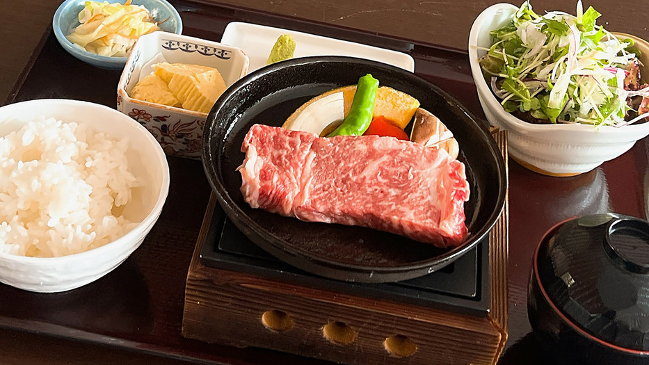 【2食付き】お肉とお魚から選べるこっそり贅沢定食付きプラン