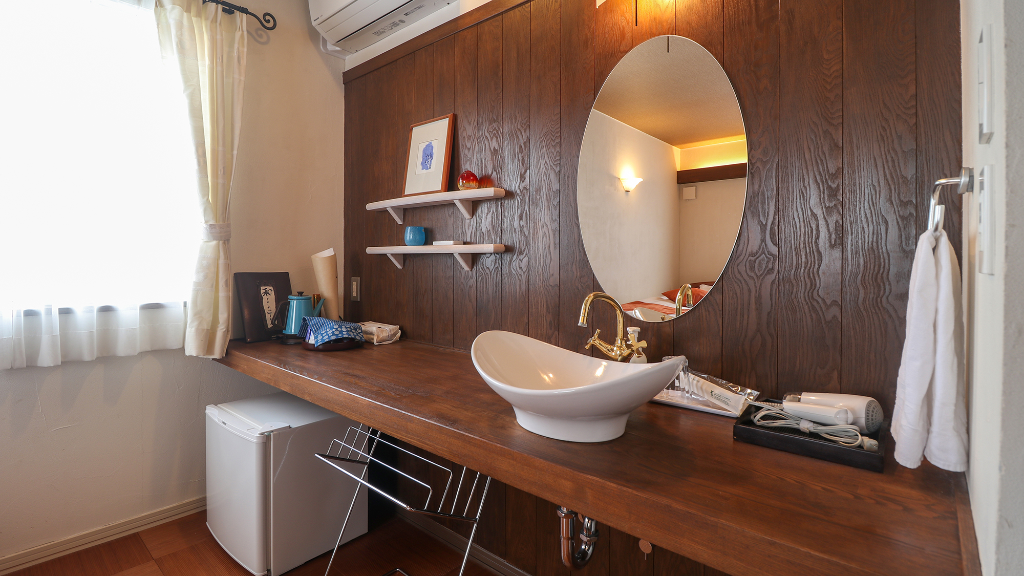 #楽-raku-　客室は洗面のみとなっております。トイレは共同のものをご利用ください。