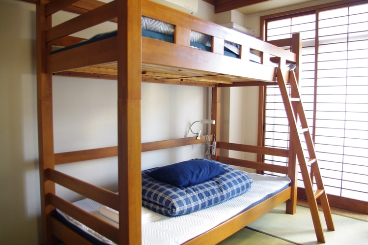 6-bed mixed dorm