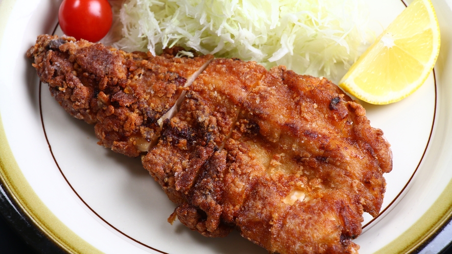 【夕食一例A】 信州福味鶏の山賊焼き　サラダ添え