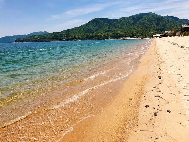 旅館前の海