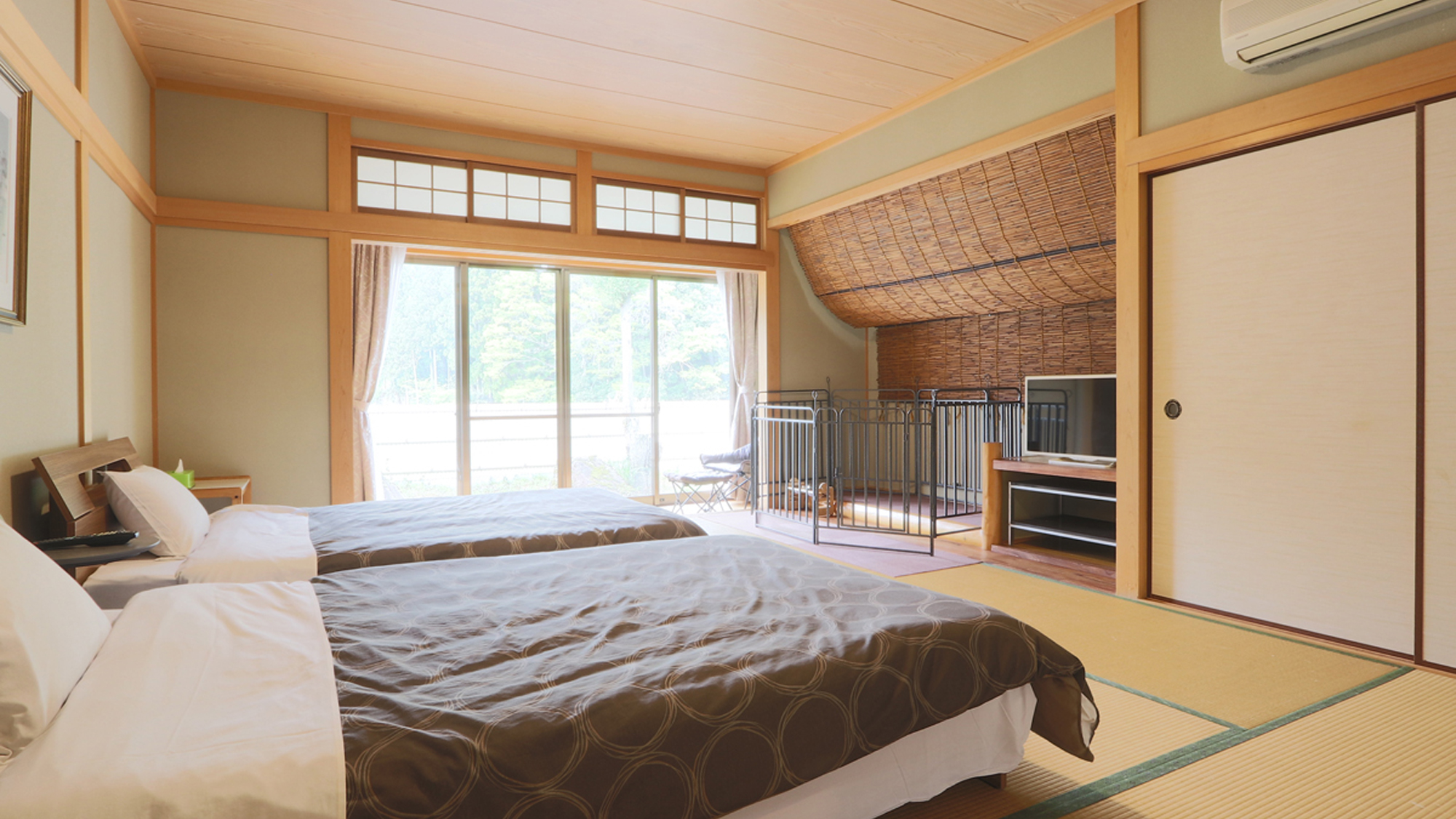 【10畳和洋室ワンちゃん専用お庭付き 】