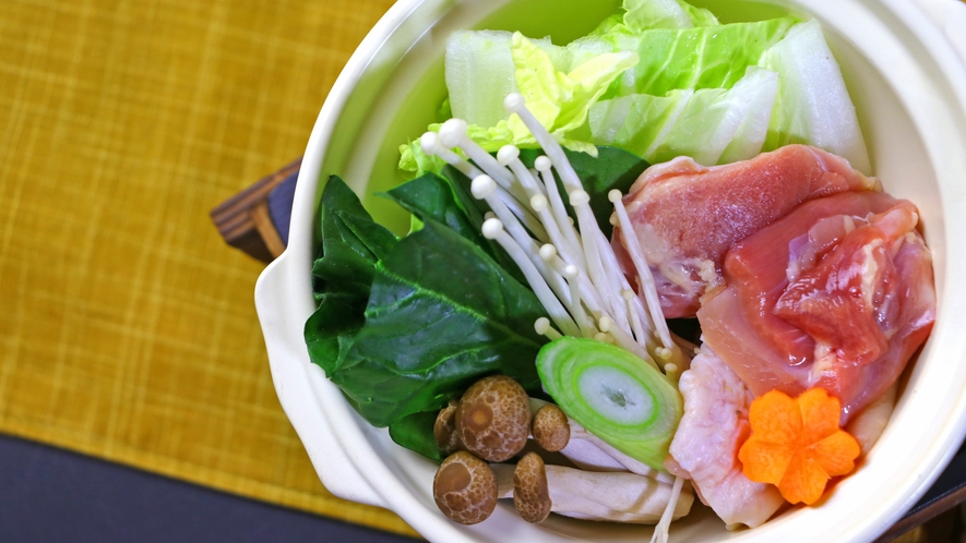 【大和肉鶏鍋】奈良県特産の地鶏。ヘルシーで旨味たっぷり♪
