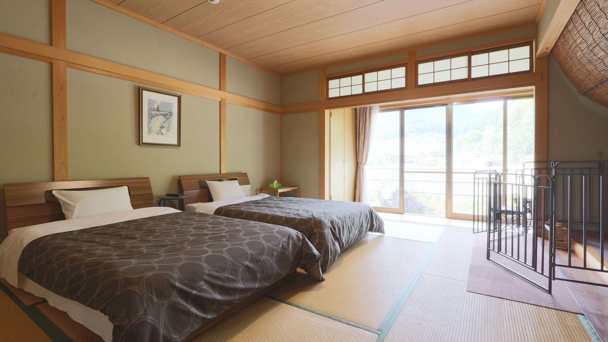 【10畳和洋室ワンちゃん専用お庭付き 】