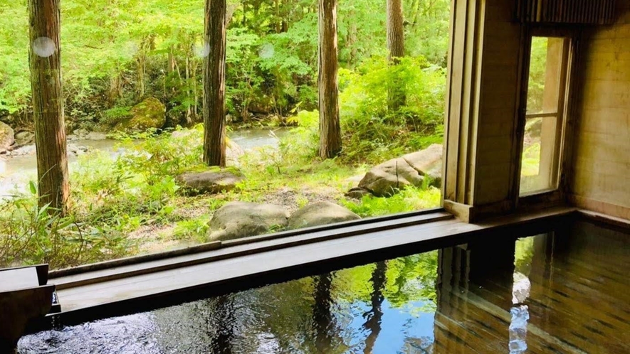 檜風呂　雄大な飛騨の自然を望む展望風呂