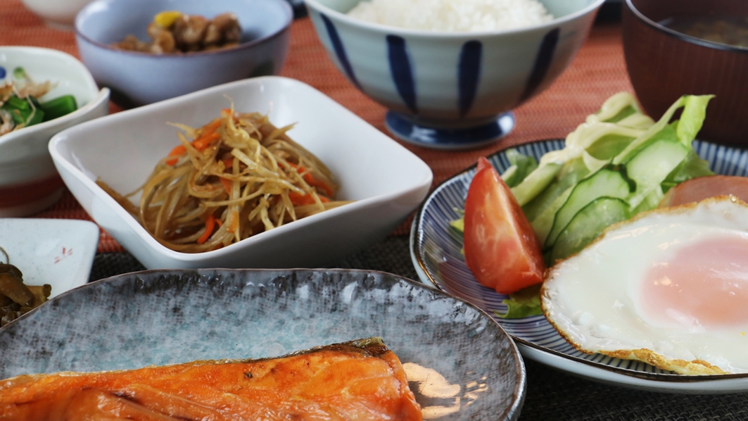 ≪朝食付≫1日の活力は栄養満点の朝食から！世界遺産まで車で15分！【IN２２時OK】駐車場無料☆
