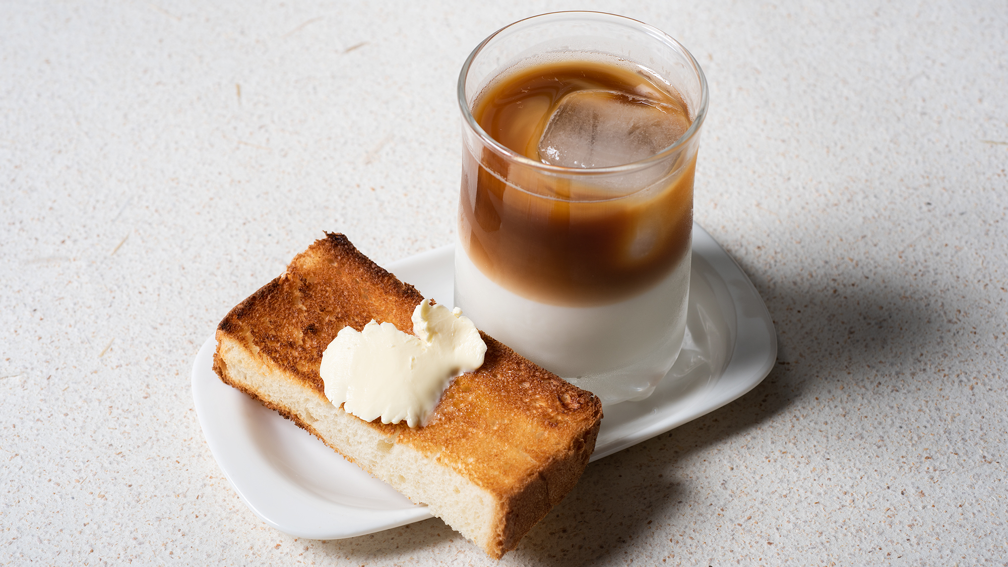 *【朝食一例】パンとアイスコーヒー
