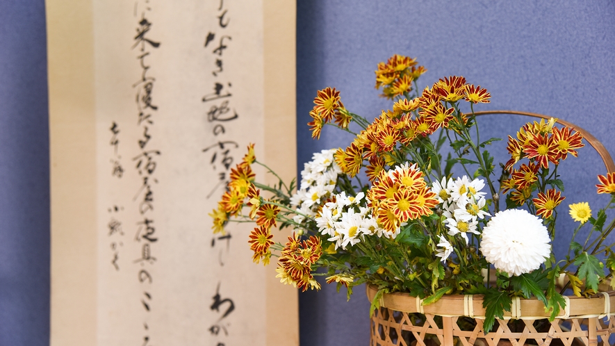 *【食事処】床の生け花