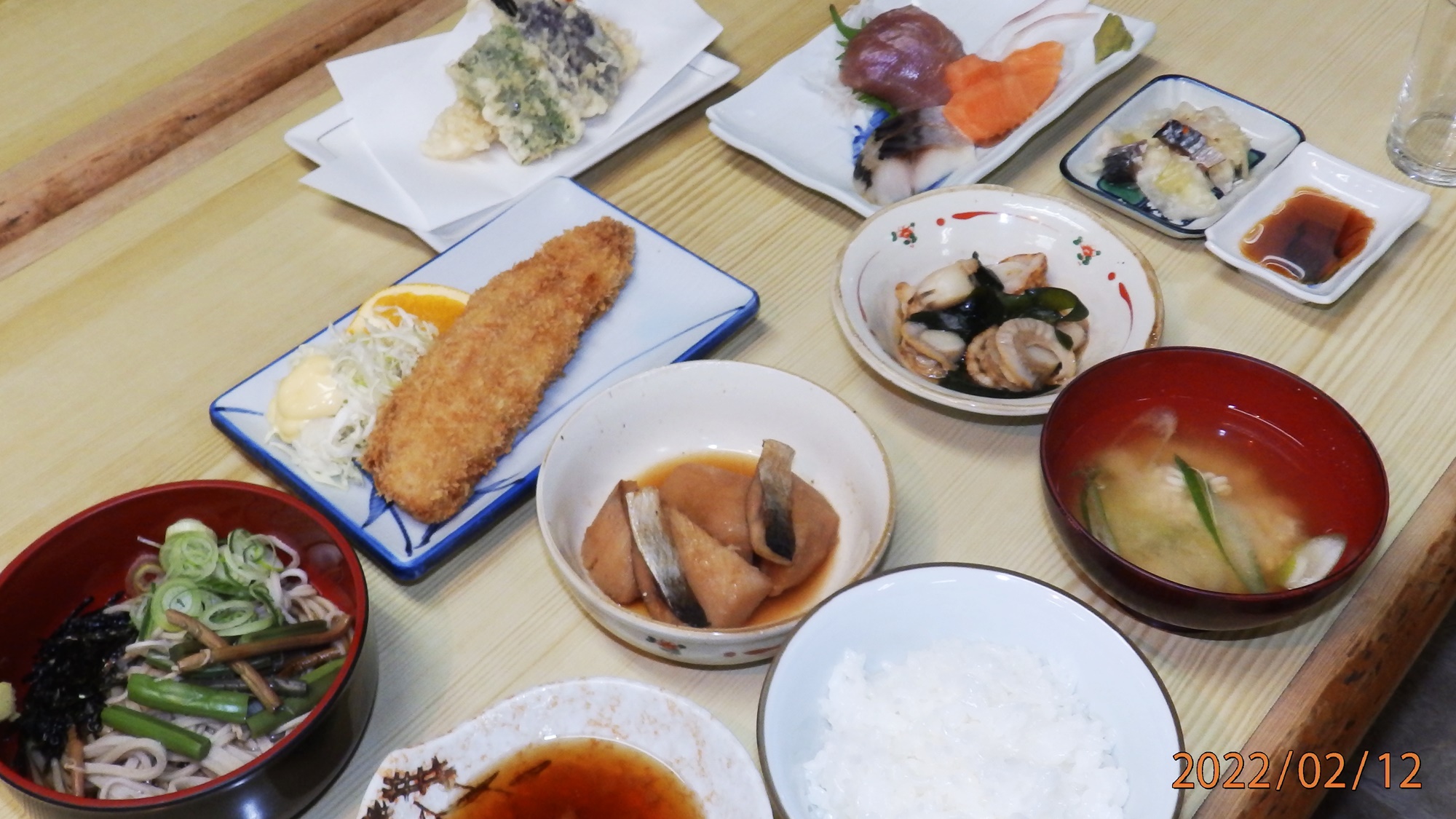 *夕食スタンダードメニュー（一例）／シンプルながらもバランスの取れた和食中心のお食事をご用意！