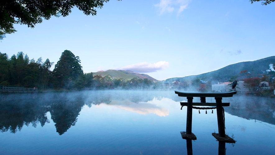 ・湯布院の代表的な景勝地「金鱗湖」