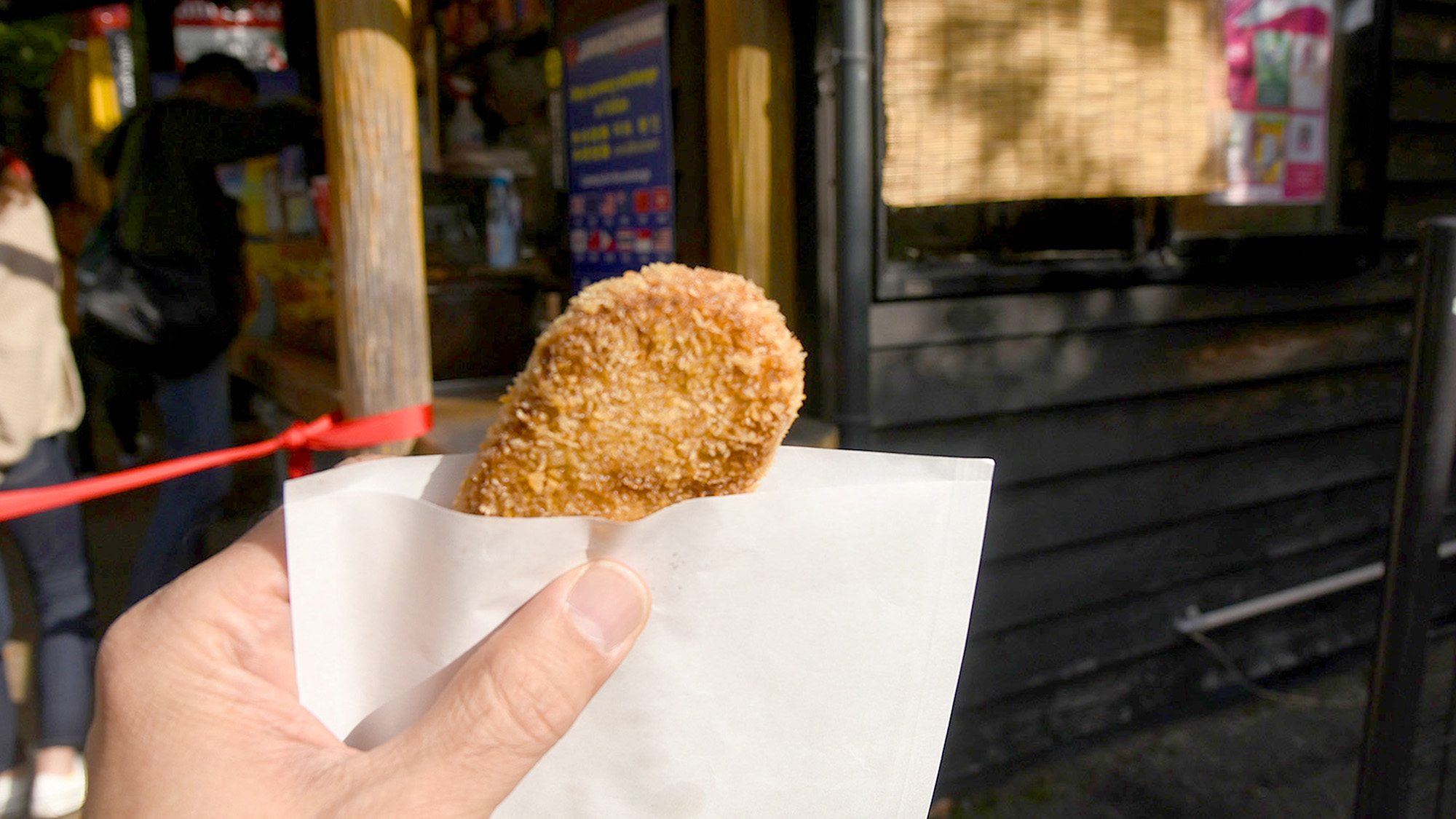  ・湯の坪街道で食べ歩きはいかがですか？