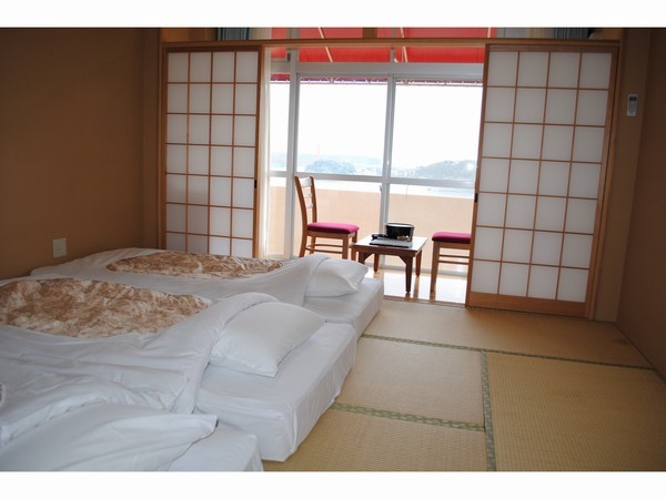 [Main building] Japanese-style room