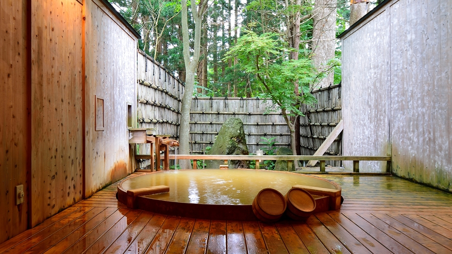 *【露天風呂】大樹の湯／ご夫婦やカップルにも好評なプライベート空間。ゆったりとお過ごしいただけます。