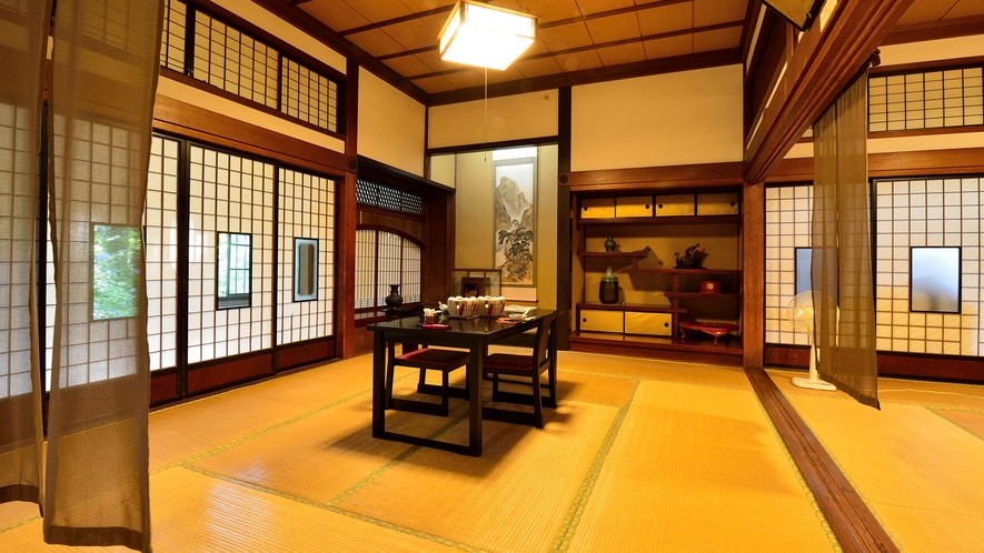*【食事処】付書院や欄間の繊細な組子など、日本建築の美が凝縮された格式高い奥座敷。