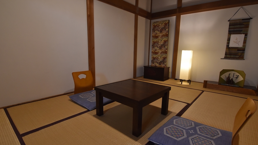 *【8畳／客室一例】2～3名様でご利用いただける和室です。