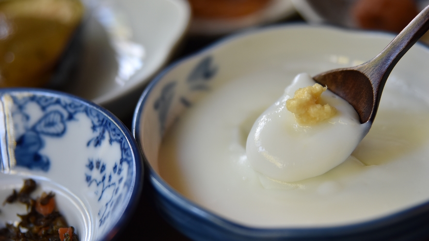 *【朝食一例】樅峰苑オリジナルのお豆腐は、とろりとした食感と甘みが絶品です。