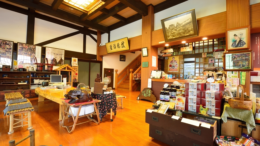 *【館内】ロビーでは秋田ならではのお土産や、樅峰苑オリジナルお菓子などを販売しております。