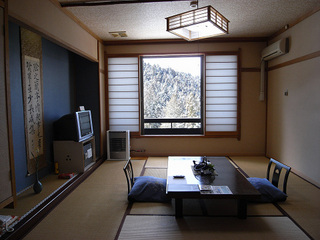 雪山を望む客室からの眺め