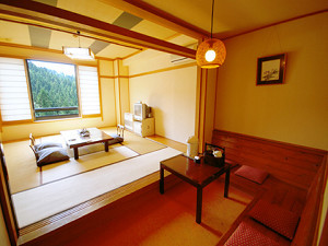 談話室付きのゆったりした客室