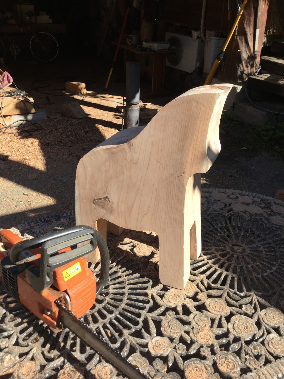 チェーンソーと馬