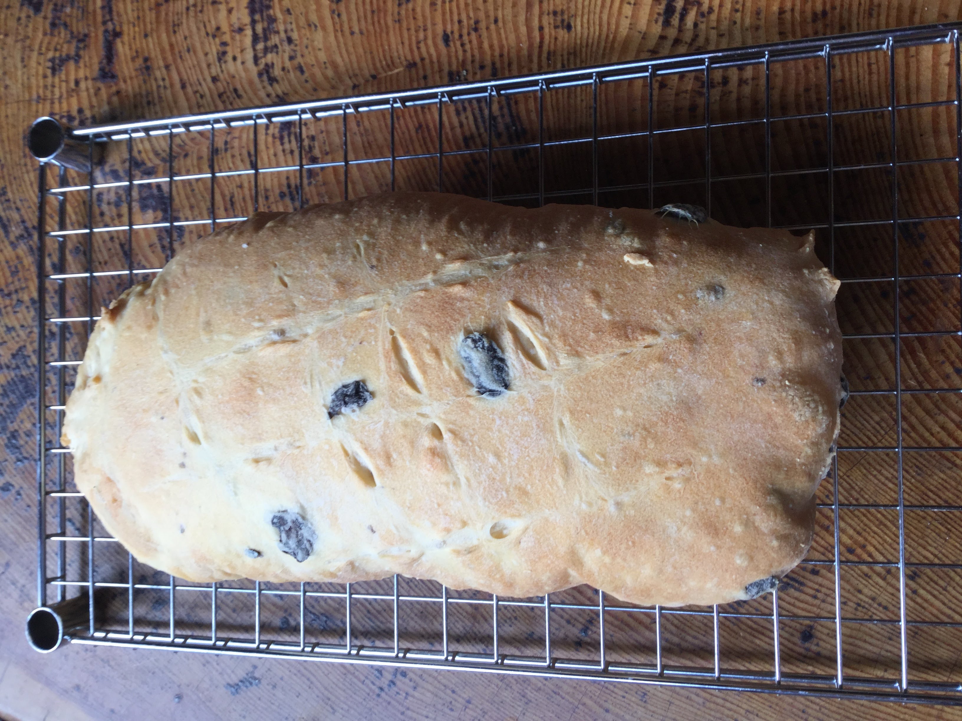 黒オリーブのパン