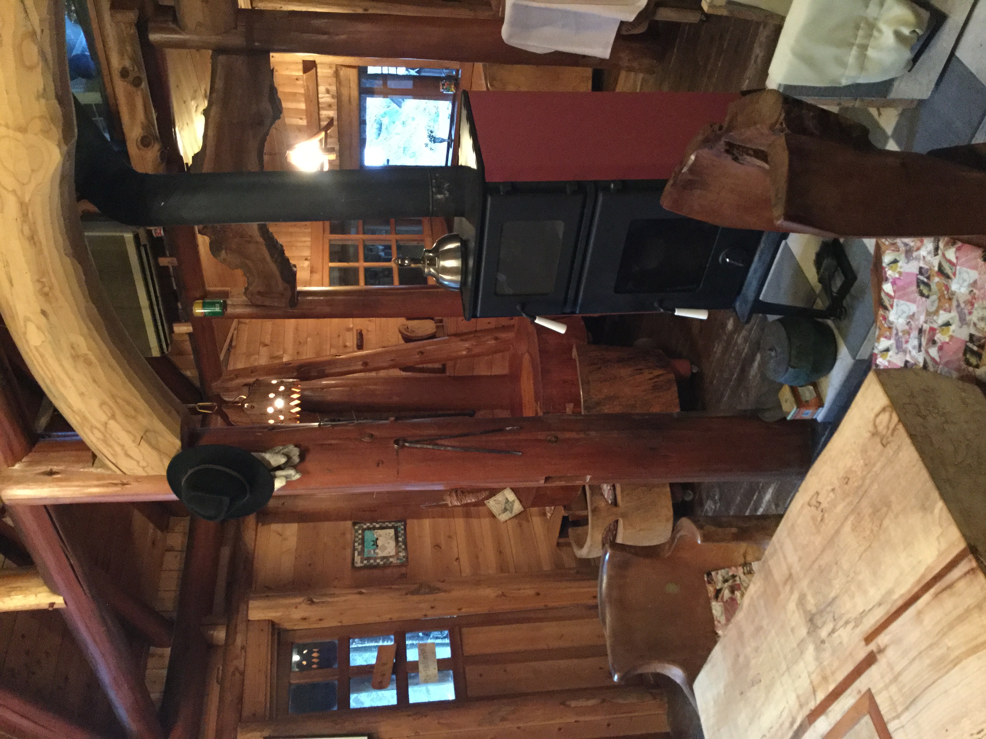 薪ストーブとレストラン