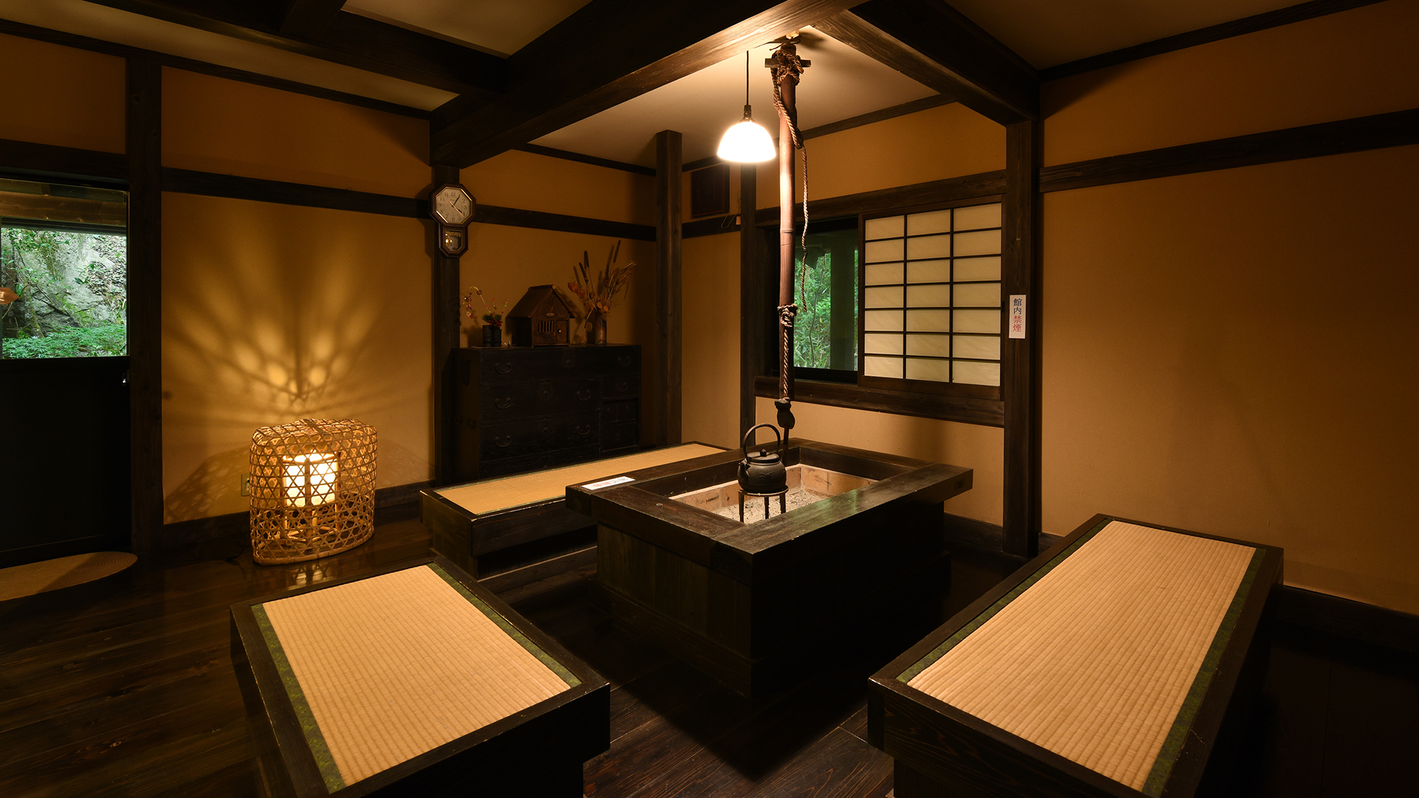 *フロント(囲炉裏)