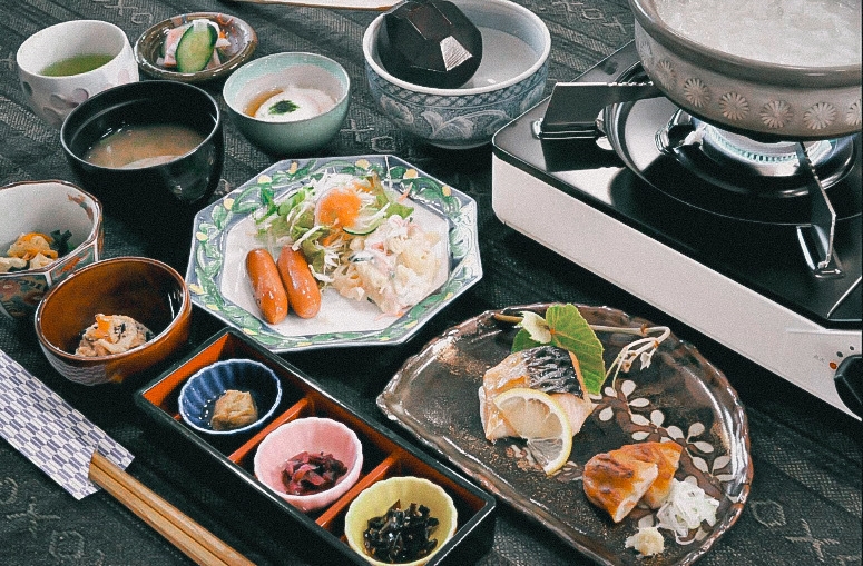 2食（夕食は数量限定本場中華酸辣湯鍋）付高原山菜コース料理 + 土/休前限定白樺林露天風呂