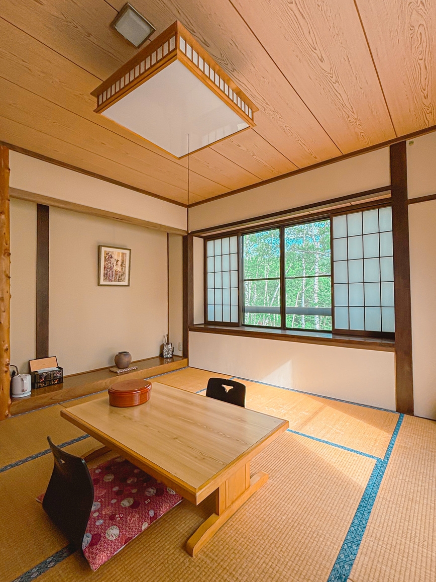 ＜土祝日プラン＞素泊まり + 白樺林露天風呂付公共温泉