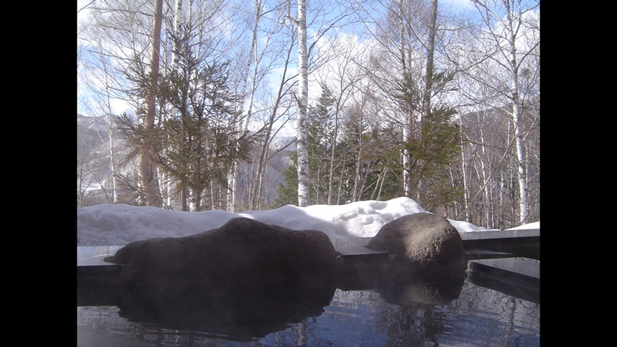 【露天風呂】雪景色を眺めながらの温泉で心が癒されます