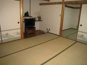 和室(８畳と６畳の二間つづき)トイレ、洗面所付き