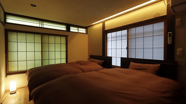 本館和洋室トイレ付（１１畳+セミダブル2台）