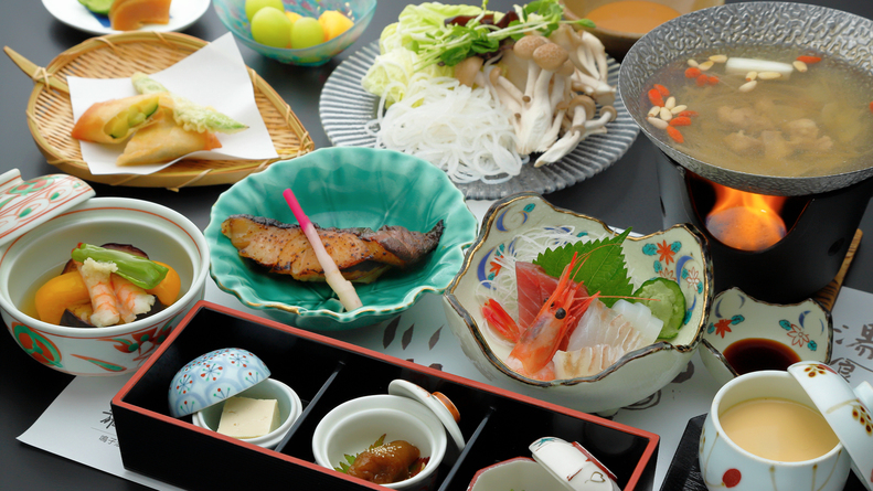 【ライト】海山の恵みと薬膳鍋を味わう『一汁七菜膳』と7つのお風呂で特別な秘湯体験（1泊2食）