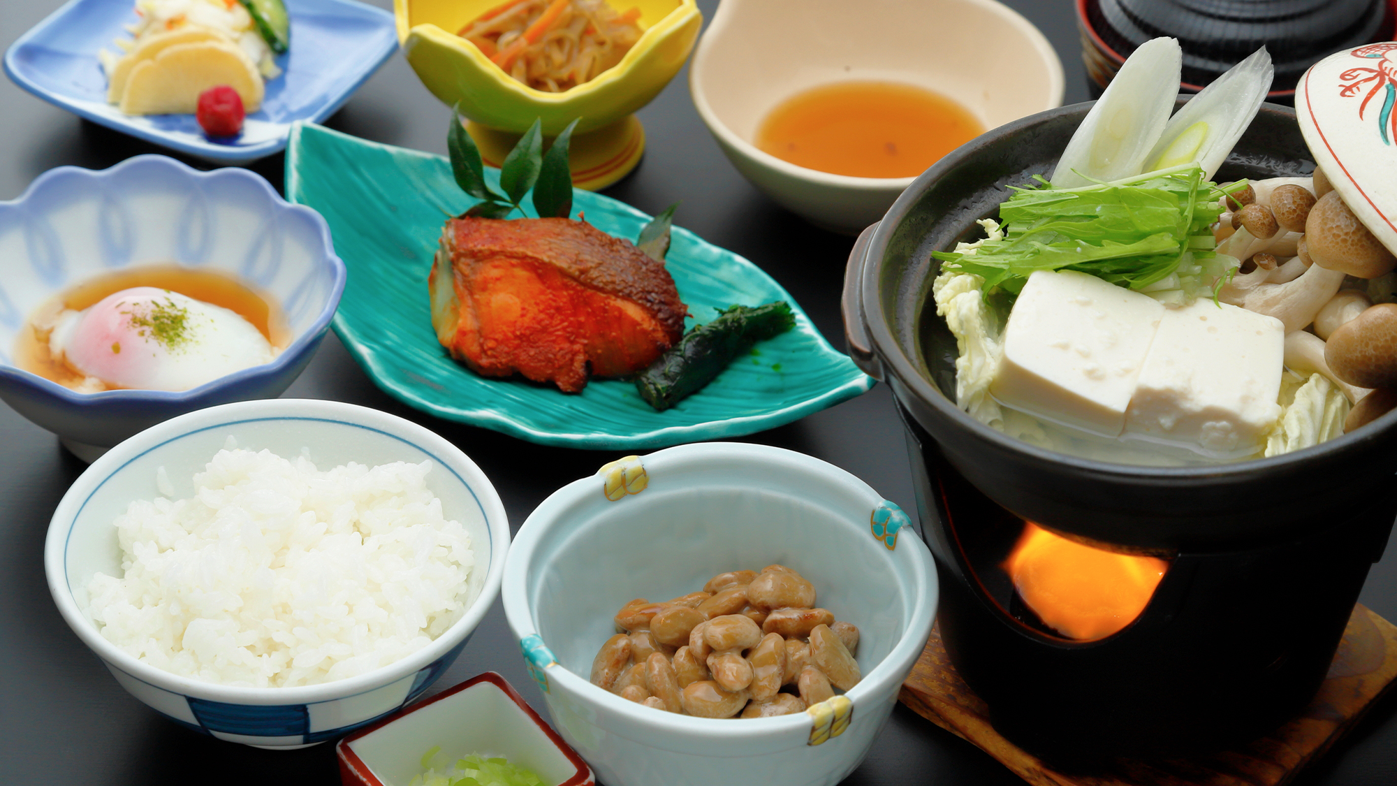 【朝食】鳴子の温泉水で作るオリジナルの湯豆腐と名物の納豆で地力をいただきます