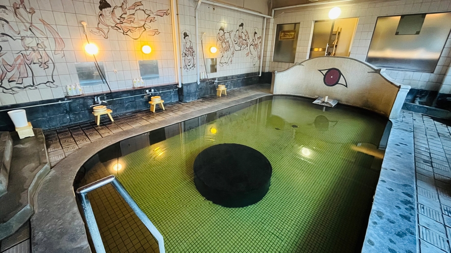 【薬師千人風呂】100年前から続く当館の大黒湯。柔らかく身体の芯から温まる名湯。