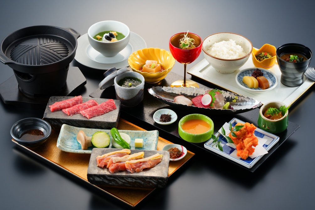 【楽天トラベルサマーSALE】おおいた豊後牛と冠地どりの食べ比べ、豊後水道の地魚を味わうプラン2食付