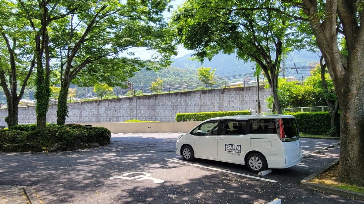 ホテル正面駐車場