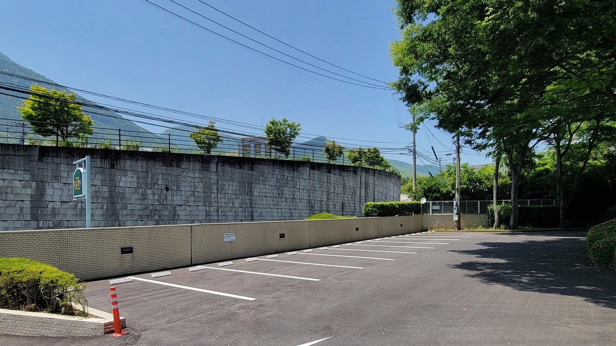 ホテル正面駐車場