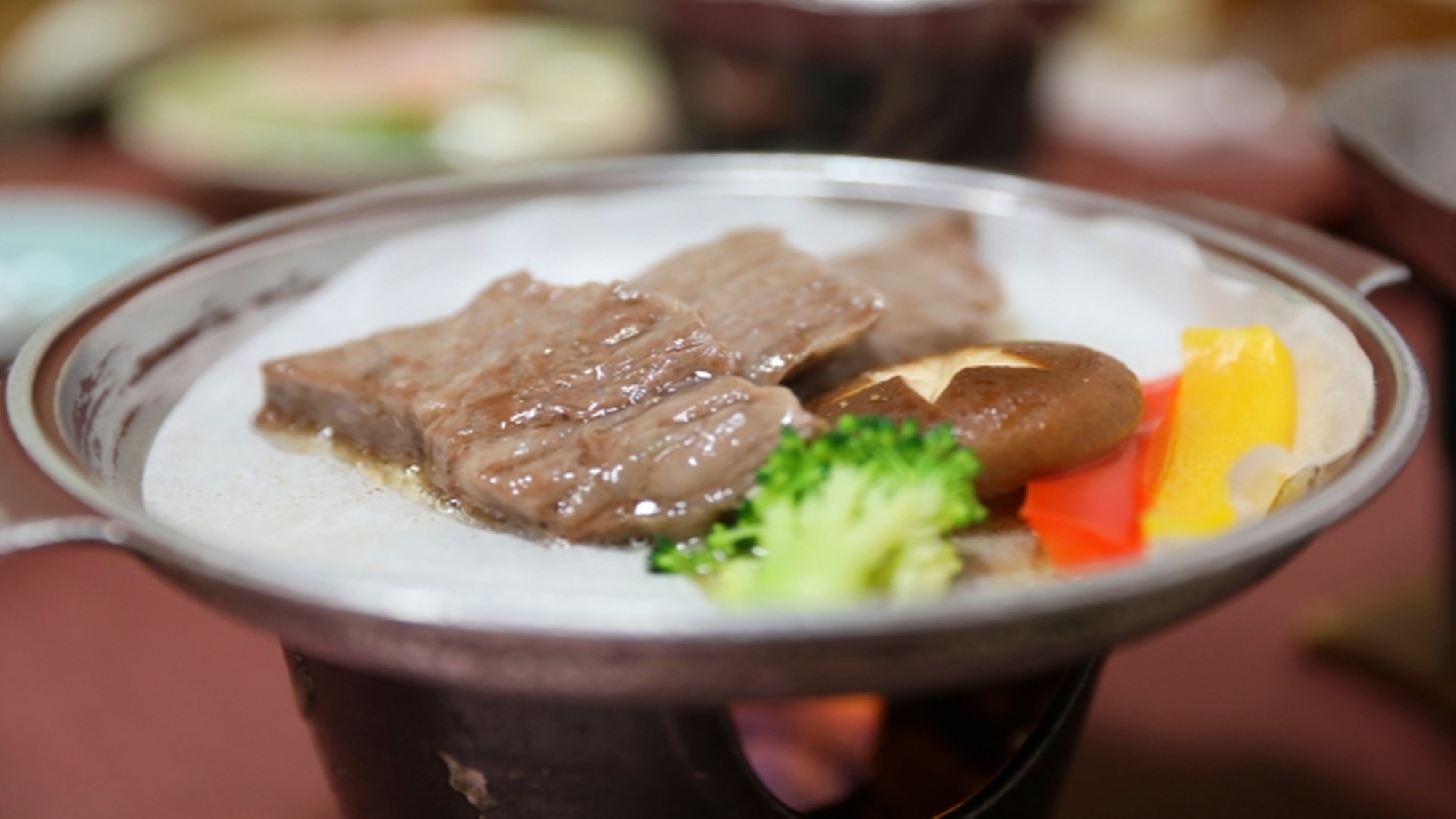 *【夕食一例】福島牛陶板焼き。とろけるお味の福島牛をご堪能下さい。