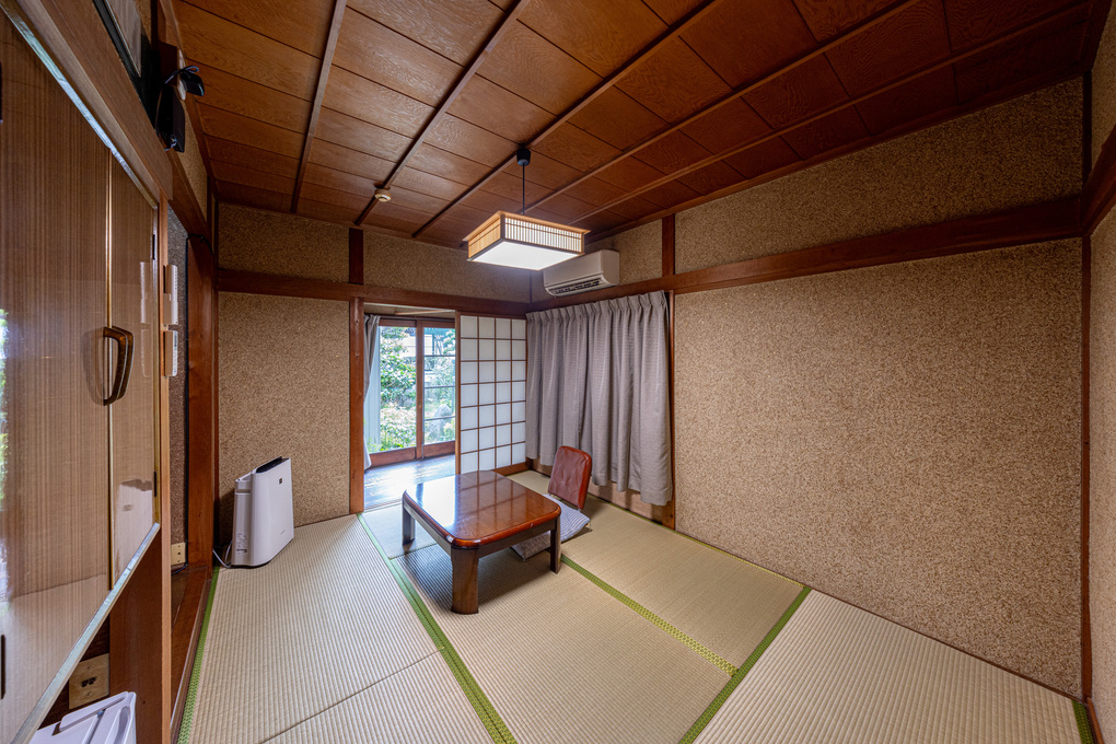 和室【喫煙可】【6畳】　シャワー室、洋式トイレ完備