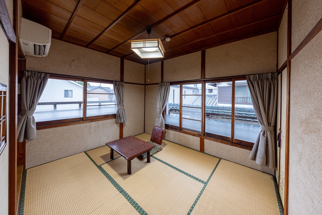 【喫煙可】素泊まりプラン　換気機能付きエアコン新設室！　トイレ、バスはお部屋の外です！　【6畳】