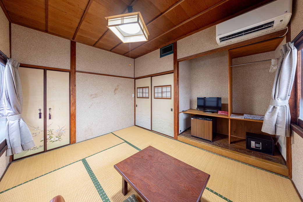 【喫煙可】素泊まりプラン　換気機能付きエアコン新設室！　トイレ、バスはお部屋の外です！　【6畳】