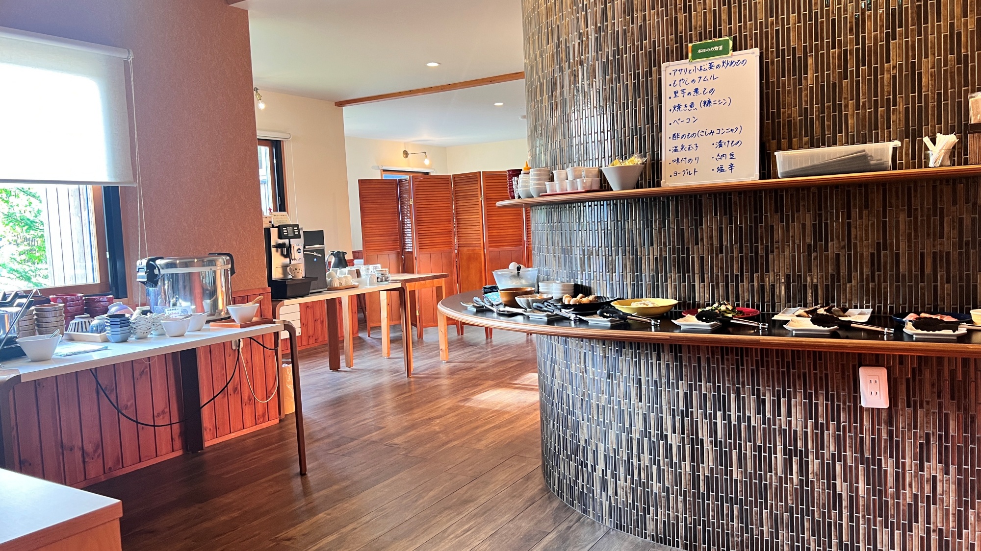 *朝食はセルフスタイルで楽しむビュッフェスタイル、お好きなものを好きなだけ