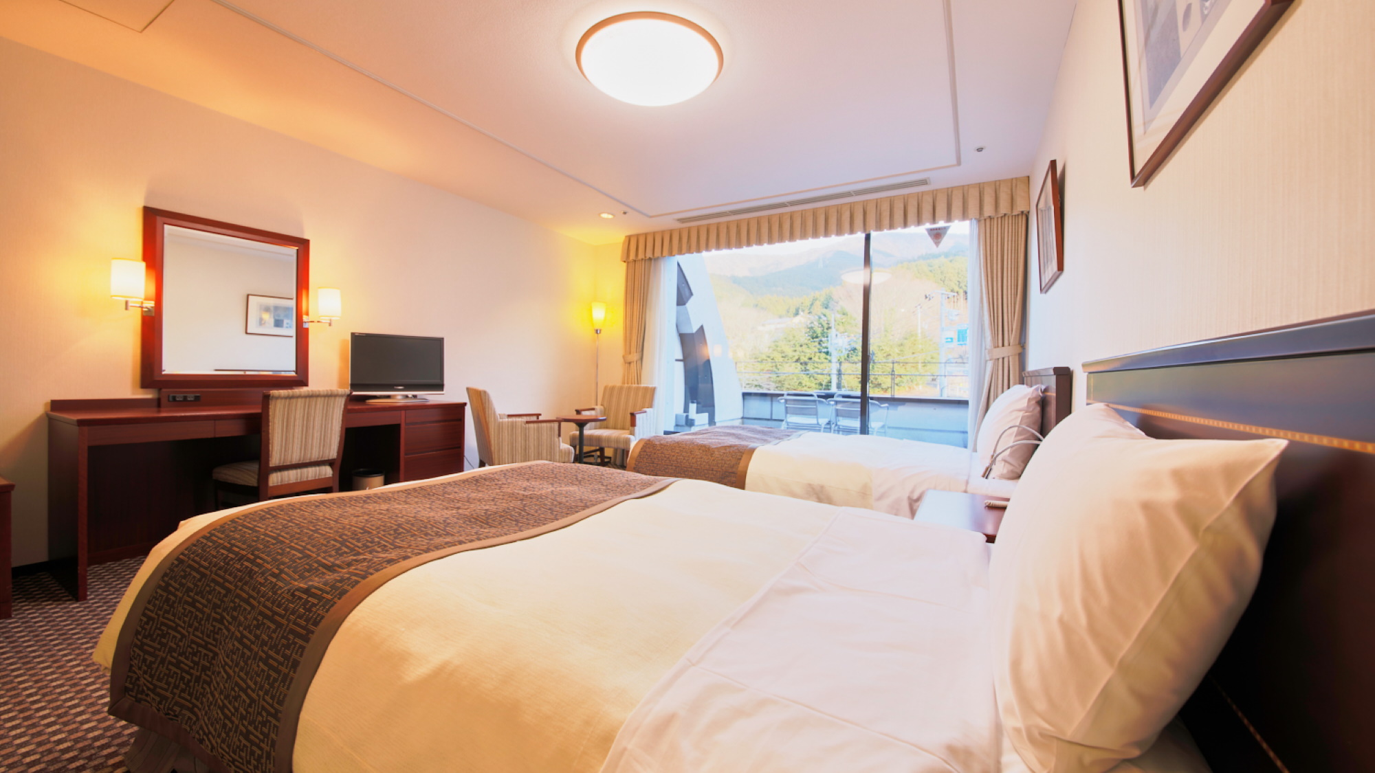 洋室スタンダードツイン３５平米（箱根側）