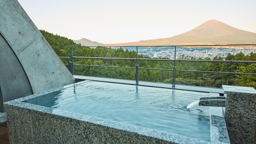 露天風呂から眺める富士山は格別です
