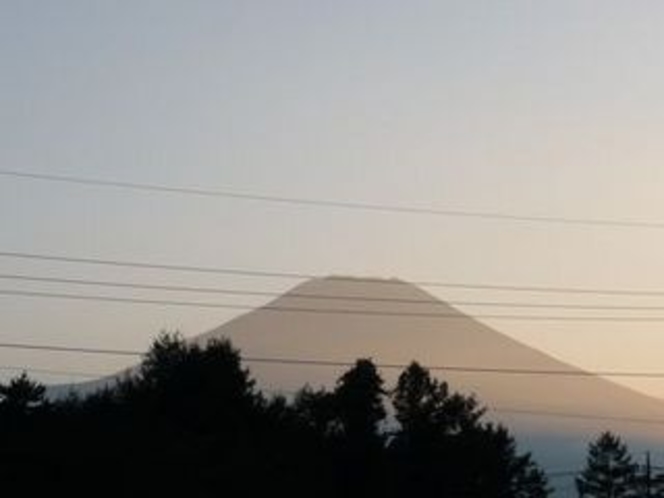 お部屋からの夕富士