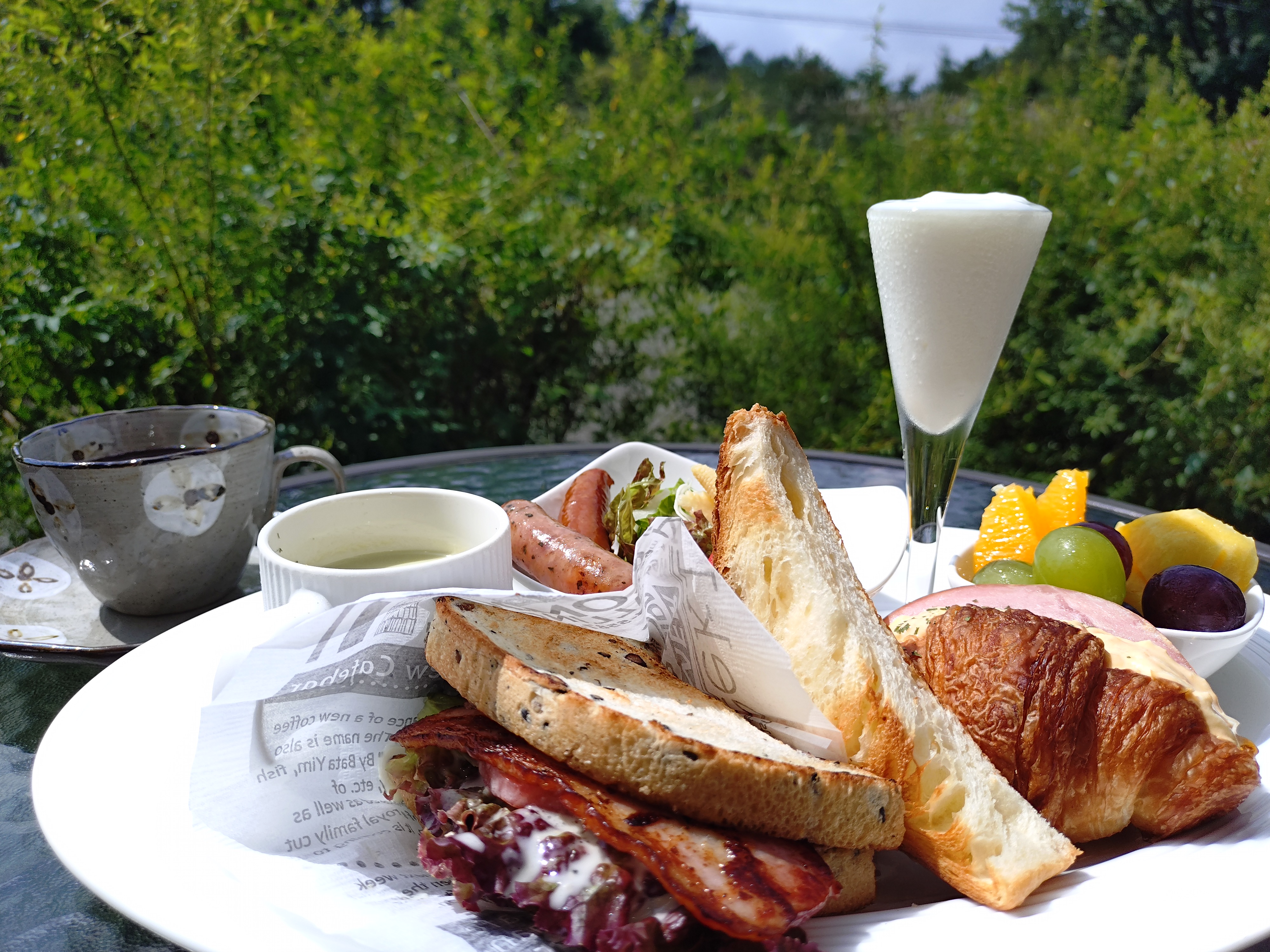 鉄板仕上げの「ワンプレートブレックファースト」