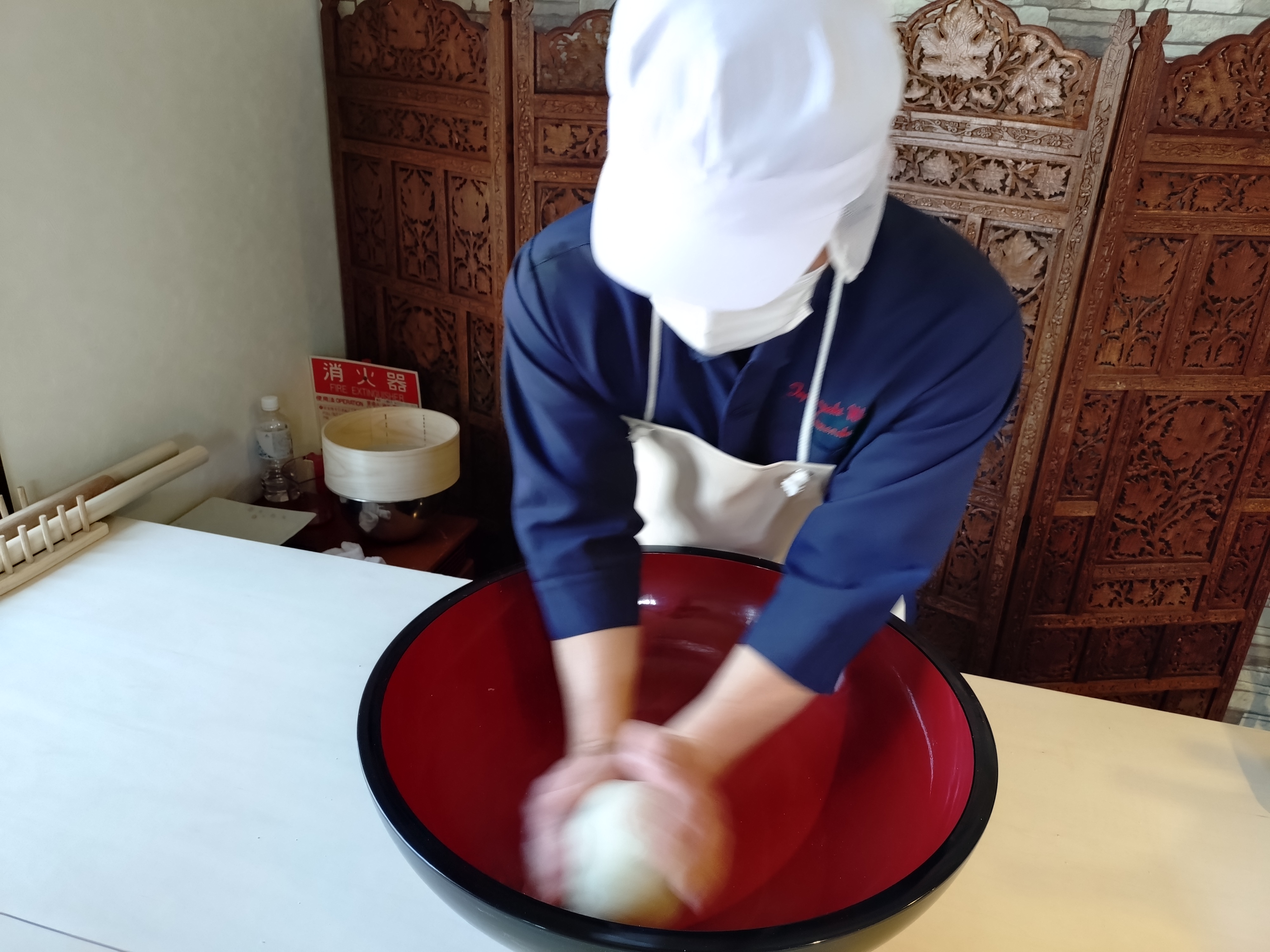 【すき焼き＆手打ち蕎麦コース】手打ちそば・・捏ね