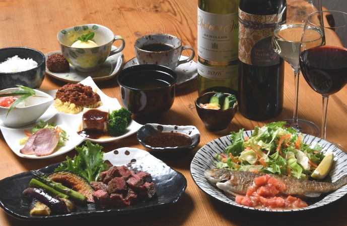 【鉄板焼きコース】　ダイニング内で焼き上げます